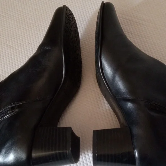 Clarks Ankle Boot 8.5 - Picture 4 of 8